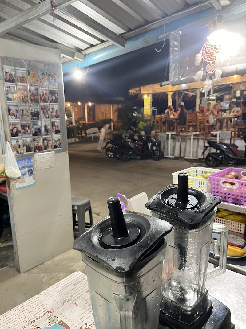 Mama tam (Mama’s) – main