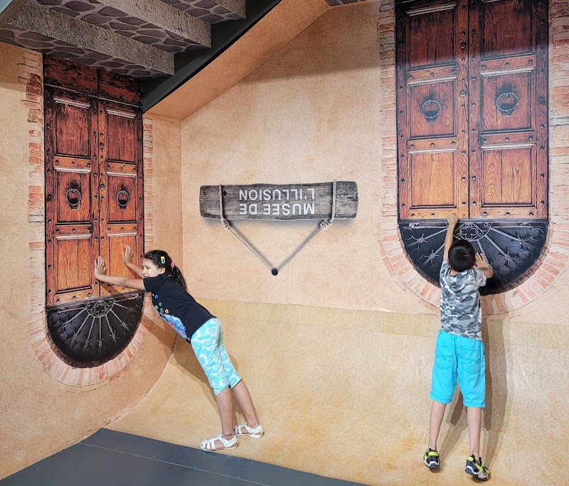 Musée de l'illusion LYON – main