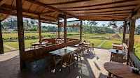 Famo Cafe Kayu Putih – main