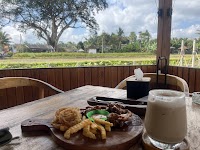 Famo Cafe Kayu Putih photo 5