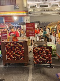 Lard Yai Sunday Night Market photo 4