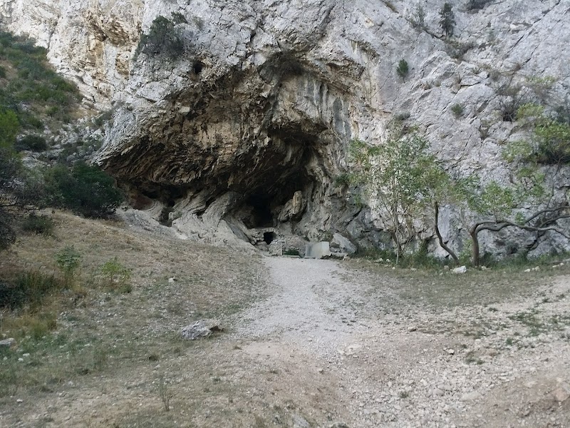 Fontaine de Voire – main