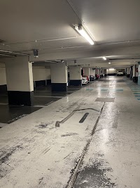 Parking Carnot – main